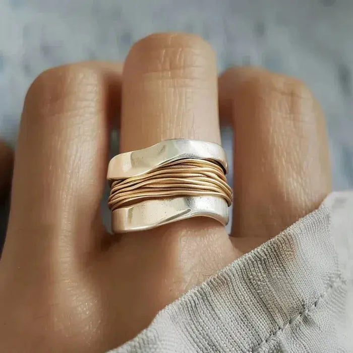 ClaraRose™ - Silver ring with golden threads